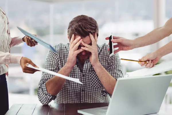 Tres señales de una persona insegura en el trabajo