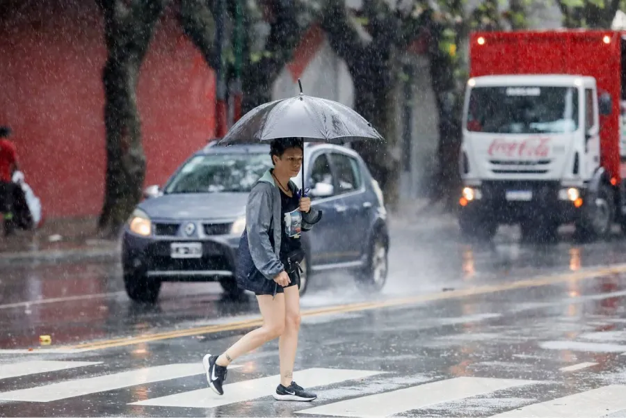 Rige una alerta amarilla y naranja por tormentas en diez provincias