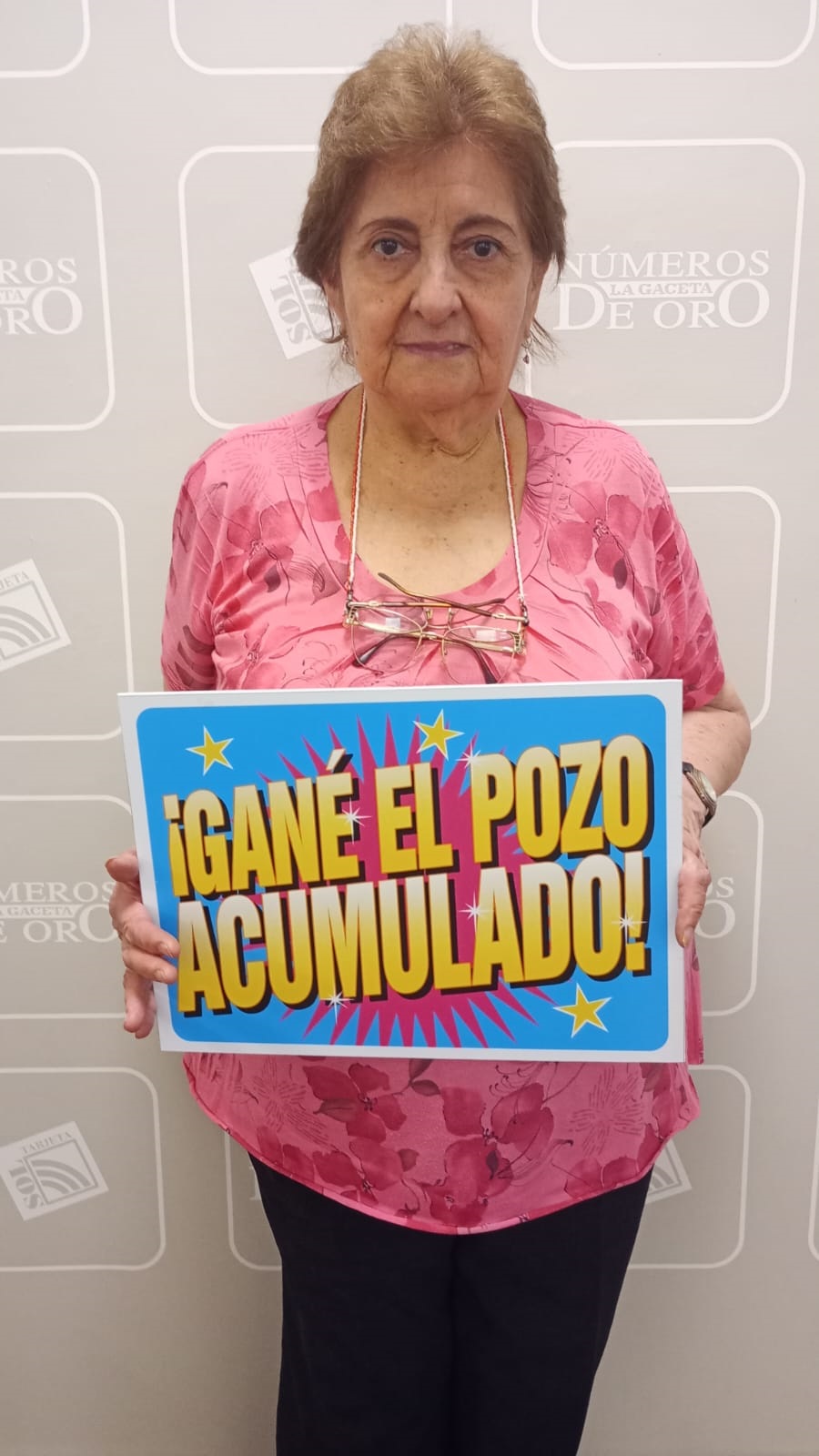 TARJETA GANADORA. El esposo de Angélica descubrió el premio.