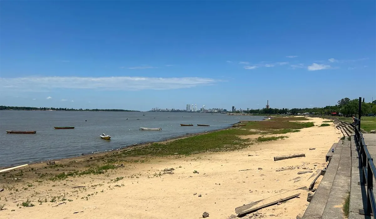 RÍO Y CIUDAD. La costa este de Rosario se baña en el Paraná, que ofrece una serie de actividades para los visitantes. 