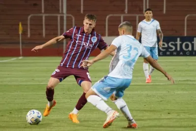 Atlético Tucumán reaccionó justo a tiempo y regresa de Mendoza con un empate