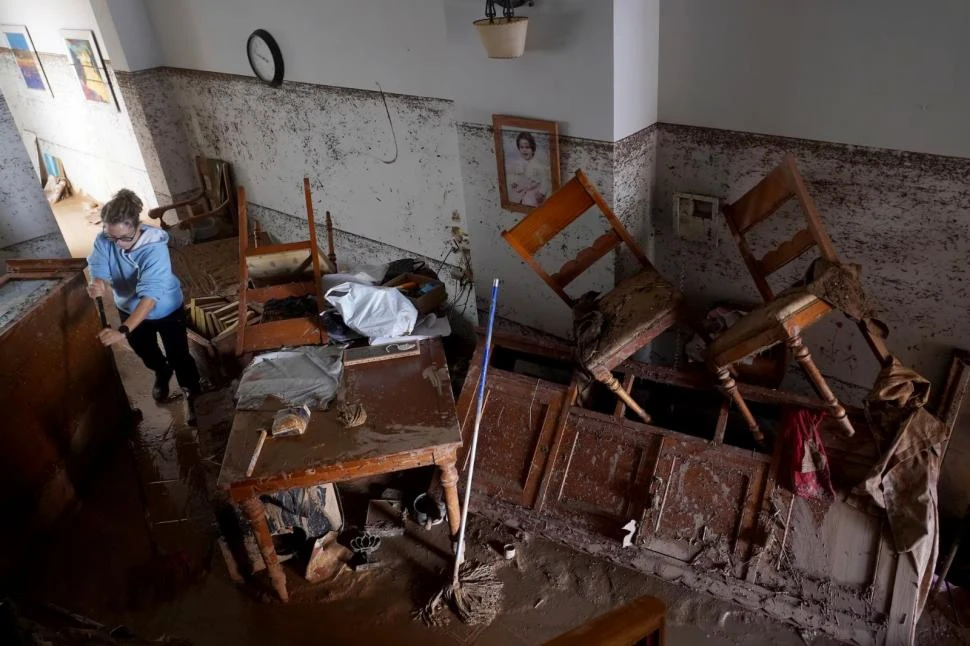 RUINAS. No quedó un solo negocio en pie en el pueblo de Paiporta.