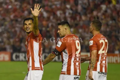 Tino Costa, ex San Martín de Tucumán, mostró su versión más solidaria desde Valencia