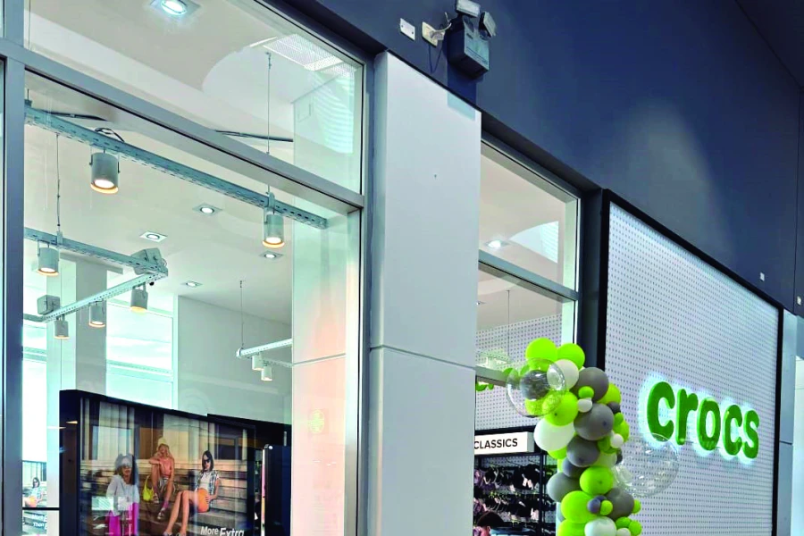 Club LA GACETA: un nuevo local exclusivo de Crocs en Tucumán