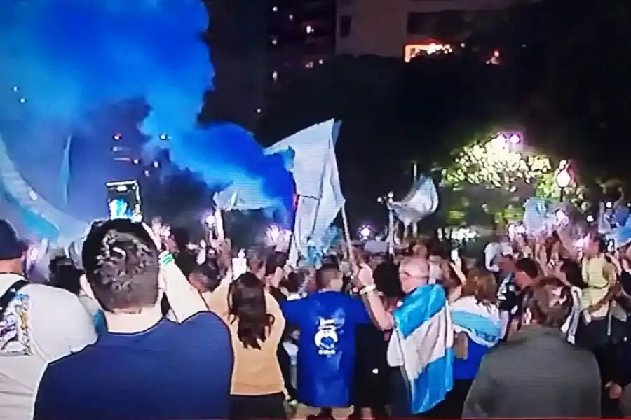 La Colapintomanía invade una plaza de San Pablo antes de las carreras de mañana por el Gran Premio de Brasil