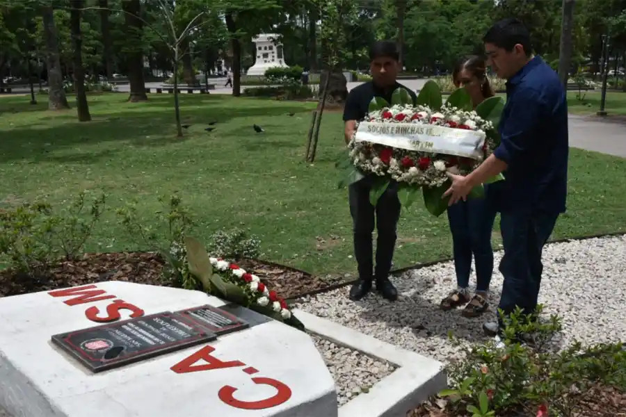 EN TUCUMÁN. Hinchas y dirigentes del 