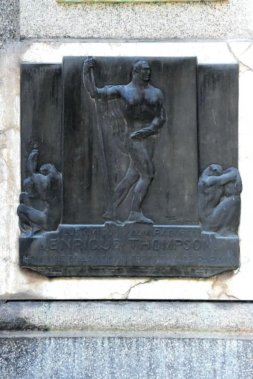 ENRIQUE THOMPSON. La figura remite al ideal de belleza clásica.