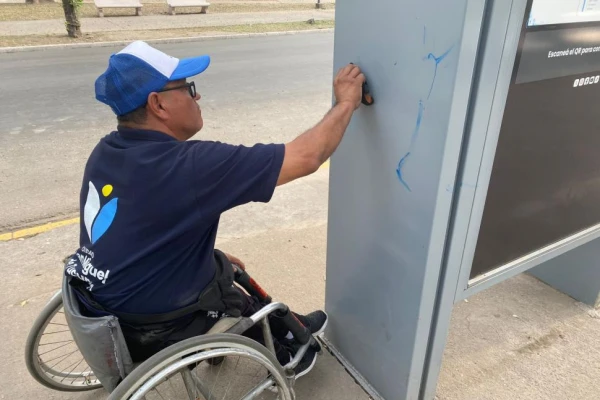 Placero y jugador de básquet, el guardián de la plaza San Martín