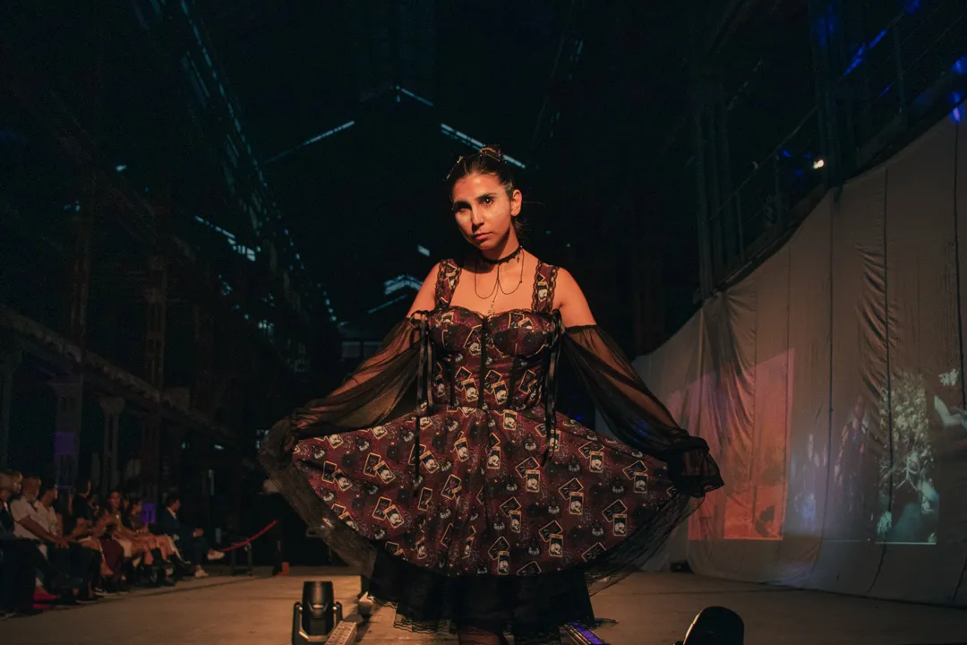 Una pasarela, un viejo ingenio y toda la creatividad: así fue el desfile de moda de la USP-T