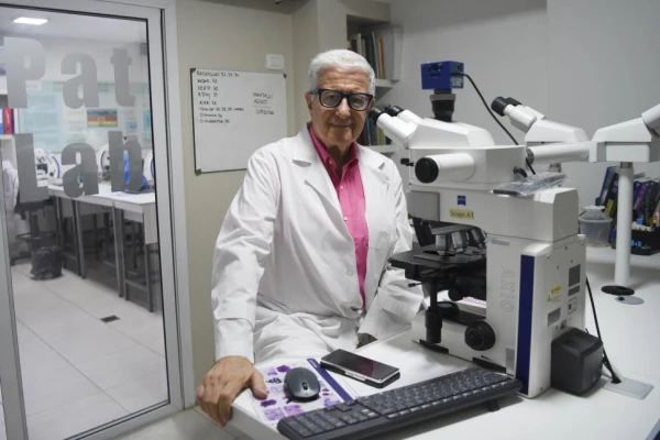 “Para algunos tipos de cáncer llegamos muy tarde”, admitió el patólogo tucumano Hugo Japaze