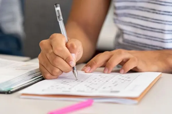 Becas, talleres y concursos: tres oportunidades para estudiantes de sociales y jóvenes