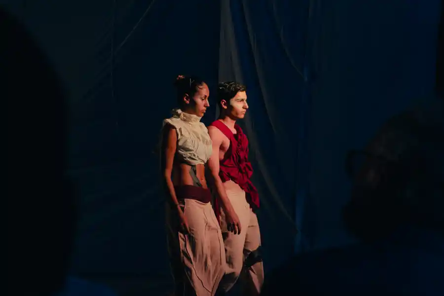 Una pasarela, un viejo ingenio y toda la creatividad: así fue el desfile de moda de la USP-T