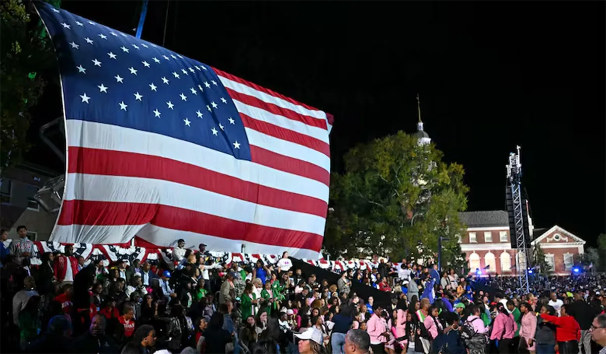 DESAZÓN. Los seguidores esperaron en vano a Kamala Harris en la Universidad Howard de Washington, DC.