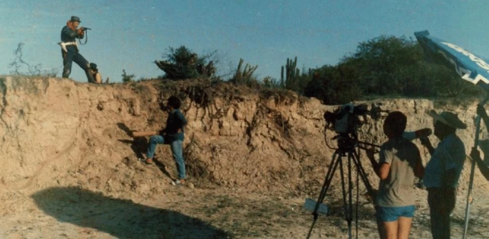 EN EL RODAJE. Alberto Benegas compuso al cabo Savino en la miniserie dirigida por Carlos Coco Caram.