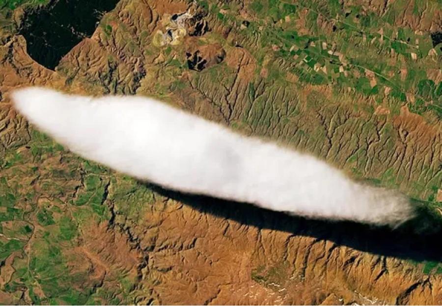 La extraña nube es vista desde Nueva Zelanda.