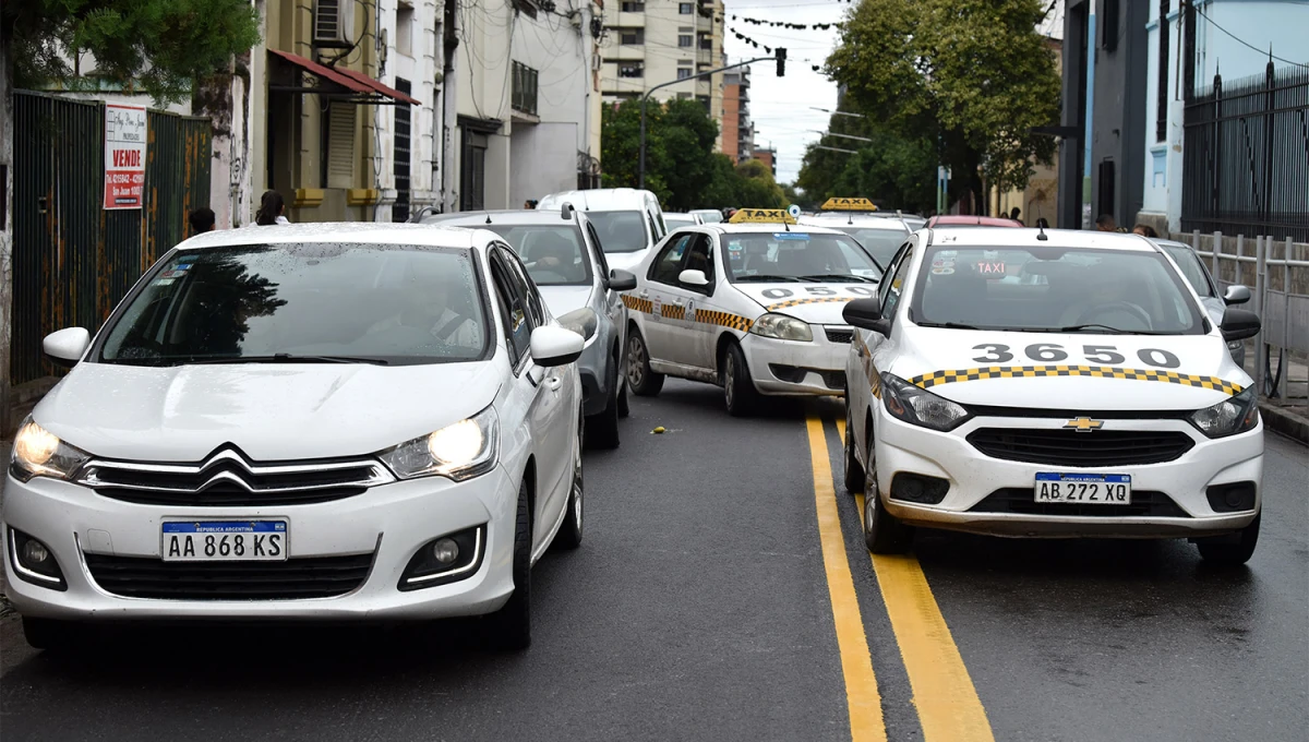 REGULACIONES. Desde el municipio buscan que los conductores, de taxis o de aplicaciones, estén dentro del registro de Sutrappa.