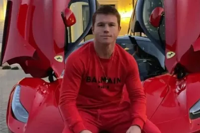 Canelo Álvarez presumió su colección de autos de lujo en las redes sociales