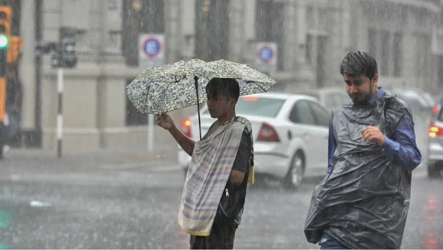 Rige una alerta por tormentas y fuertes vientos en algunas zonas del país