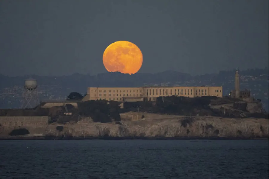 La última Luna llena de 2023 vista desde California.