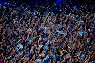 Racing redujo la sanción por el uso de bengalas: evitó la clausura del estadio, pero jugará con menos público