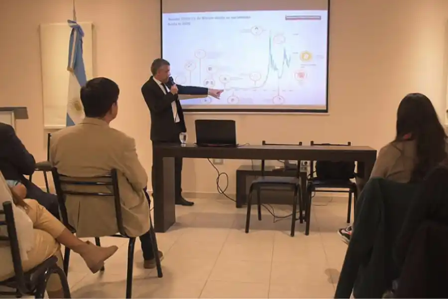 EDUCACIÓN FINANCIERA. La Fundación Argentina Educar para la Equidad y Pablo Caparrós trabajan juntos para democratizar el acceso a conocimientos financieros. / INSTAGRAM @eltucupablocaparros