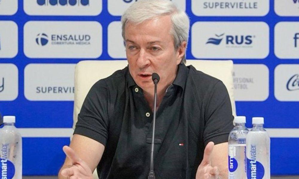 CON LOS TAPONES DE PUNTA. Fabián Berlanga, presidente de Vélez, expresó su malestar por la fecha de las semifinales de Copa Argentina.