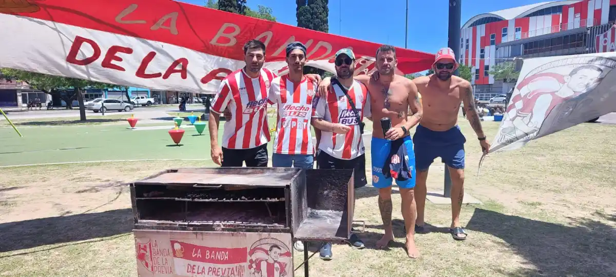 PERTENECER. Un grupo de amigos que comparte su pasión. 