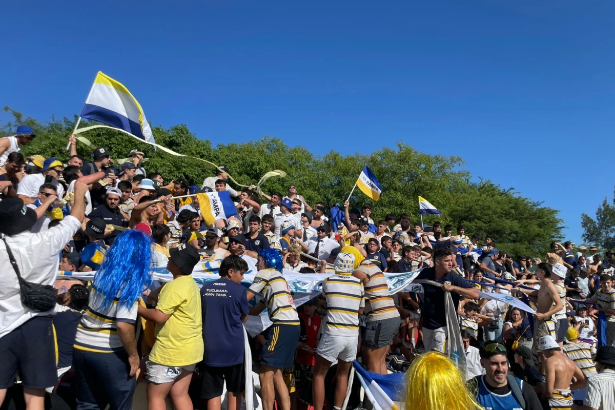 MULTITUD. Cientos de hinchas de Lawn Tennis presenciaron la final del Torneo del Interior en Córdoba.