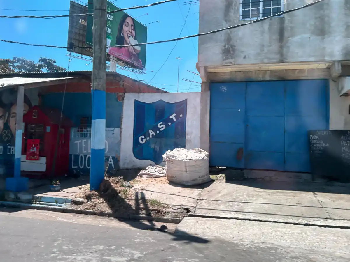 EL FÚTBOL COMO BANDERA. San Telmo se volvió la distracción para los habitantes de la Isla Maciel.