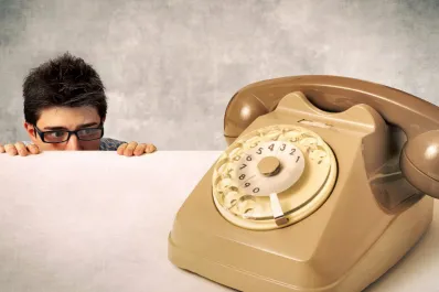¿Por qué algunas personas odian hablar por teléfono? La respuesta psicológica