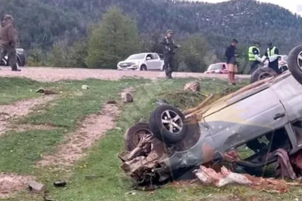 TRAGEDIA. Así quedó el auto tras el siniestro vial en Neuquén.