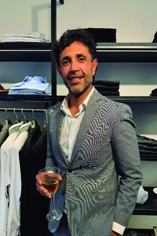 BRINDO POR VOS. Esteban Vargas Lombardi levantó su copa por Rochas.