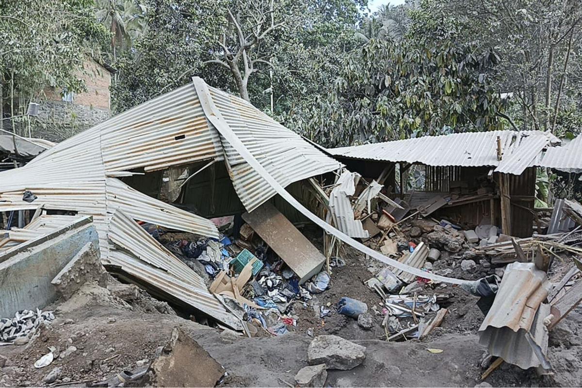 Aldeas lindantes al volcán como Hekong fueron arrasadas por el material expulsado. 