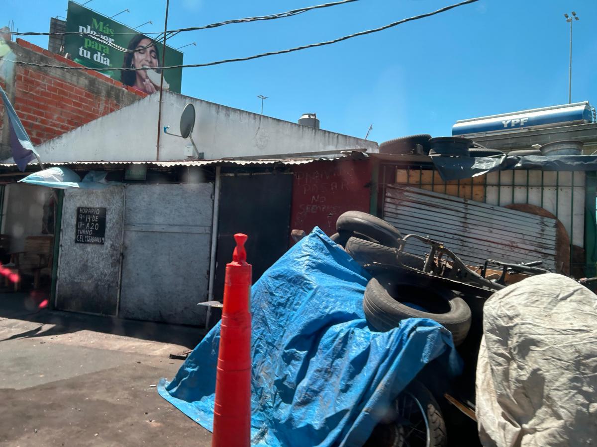 UNA REALIDAD. En los alrededores de la Isla Maciel, se encuentran muchas casas precarias y de bajos recursos.