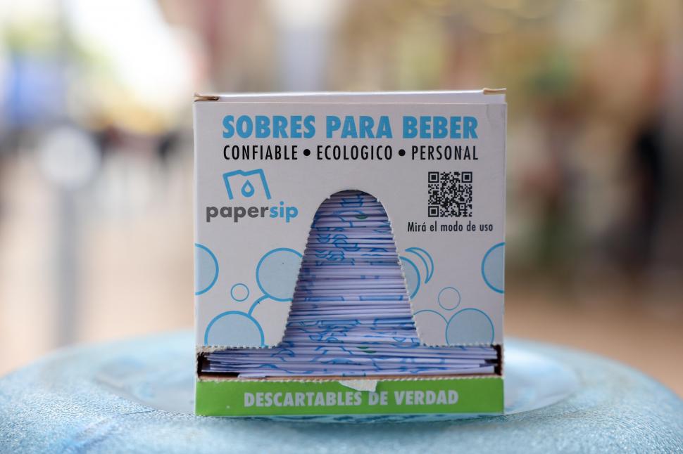 HIDRATACIÓN. Se distribuye agua en sobres de papel impermeable.