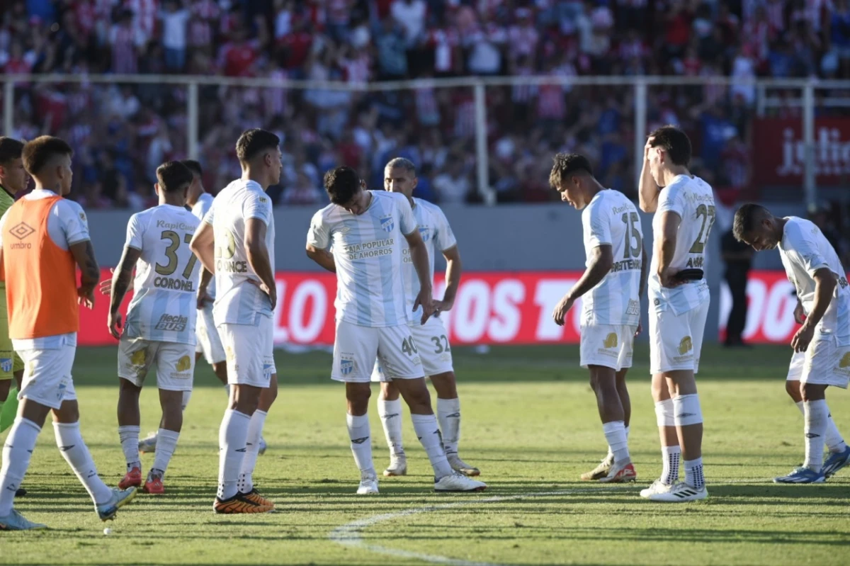 GOLPE DURO. La derrota contra Unión dejó a Atlético Tucumán complicado en su lucha por llegar a copas internacionales.