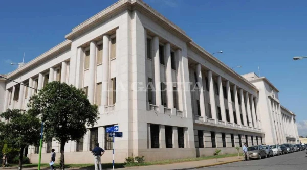 Un hombre convivía con dos mujeres al mismo tiempo y la Justicia determinó que ambas debían ser indemnizadas tras su fallecimiento
