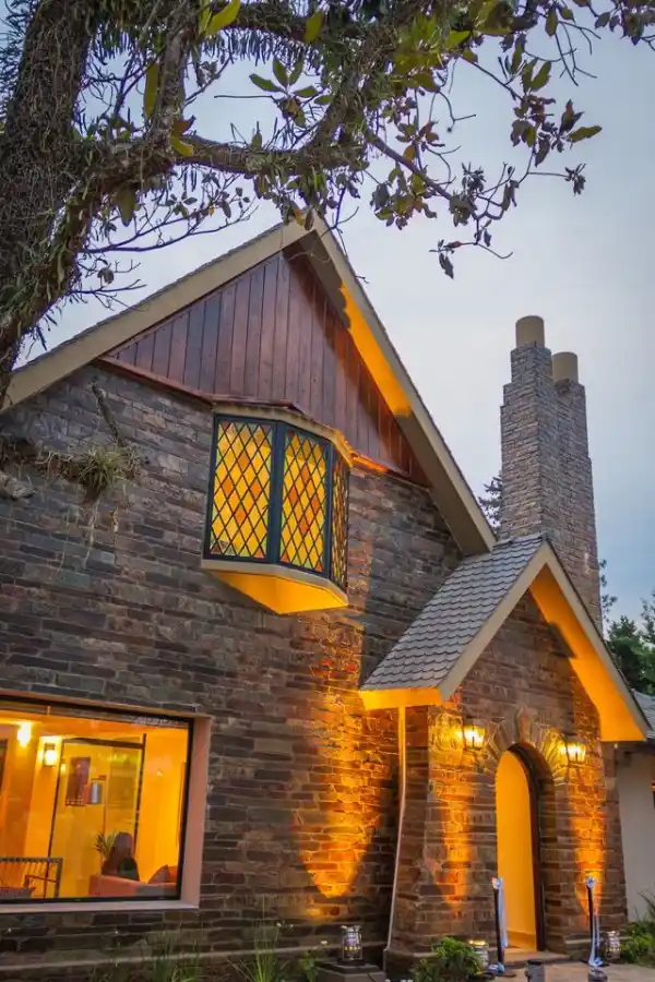 Howard Johnson cumple 10 años y se consolida como un resort urbano de excelencia