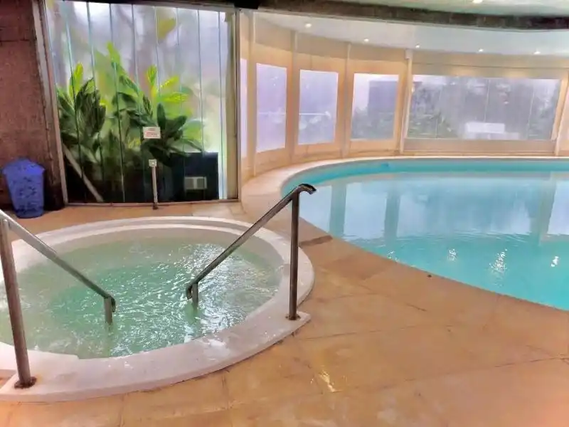 Howard Johnson cumple 10 años y se consolida como un resort urbano de excelencia