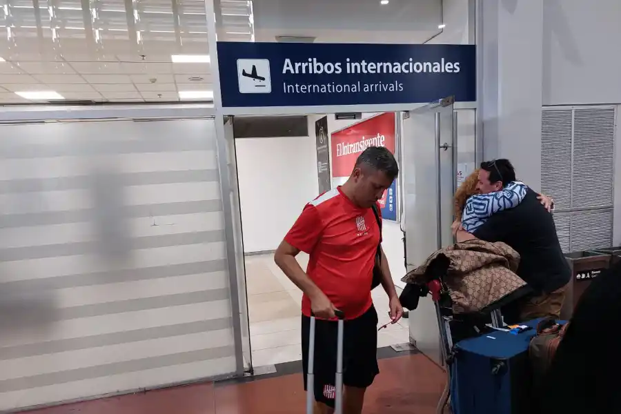 EN TUCUMÁN. El plantel, con Diego Flores a la cabeza, arribó a nuestra provincia en horas de la mañana. 