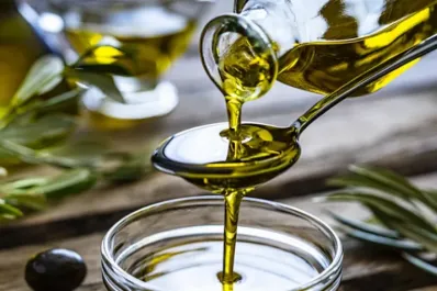 Alerta de la Anmat por un falso aceite de oliva que imitaba el envase de una conocida marca