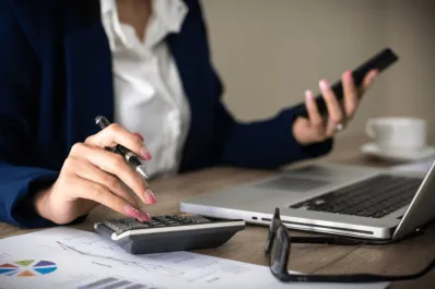 Cuánto cobra un Contador por una consulta y cuál es su sueldo por mes