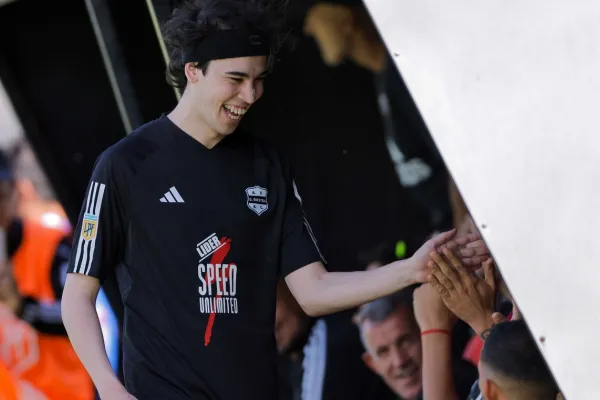 Tras el debut de Spreen en la Liga Profesional, Riestra sacó un comunicado pidiendo disculpas