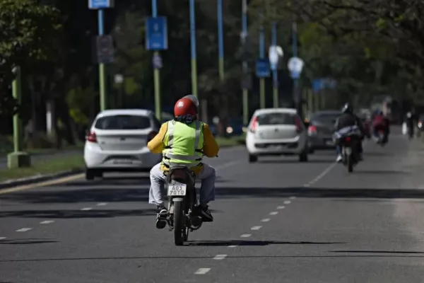 Destacan el aumento del transporte de pasajeros en moto: los motivos y los gastos