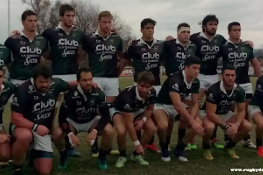 EN LA PROVINCIA. Albornoz (con botines naranja de cuclillas) en la formación de Tucumán Rugby.