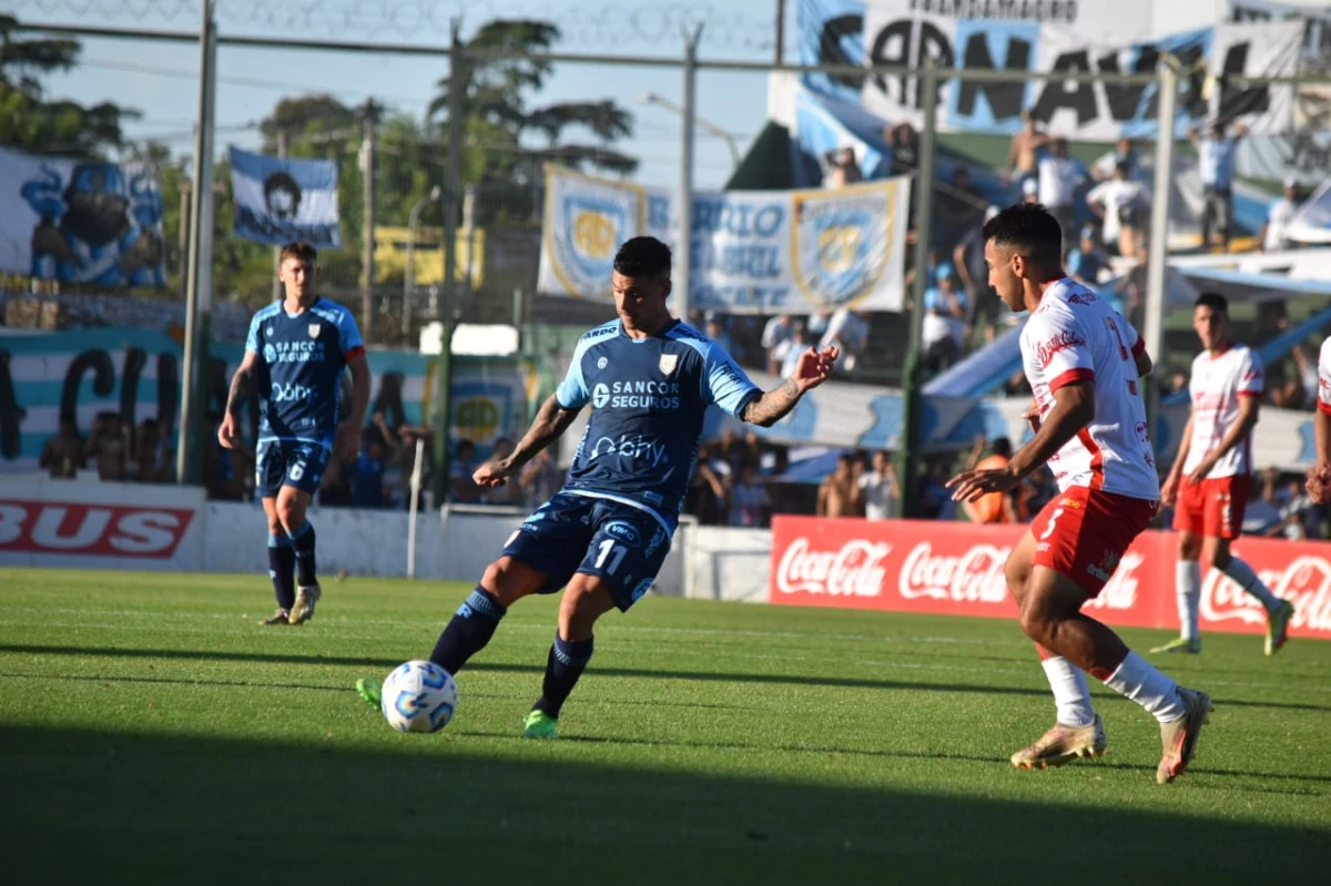 PARA LA ANÉCDOTA. Matías Pardo igualó el partido para Atlético Rafaela, pero no pudo evitar la caída en el marcador.