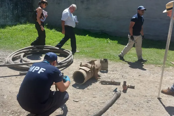 Robo de agua: avanza el peritaje de los elementos secuestrados en una finca de Yerba Buena