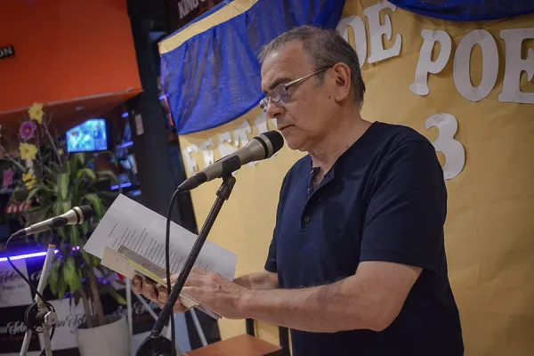 Mario Melnik: “La poesía, como todas las artes, nos hace iguales ante la esperanza”