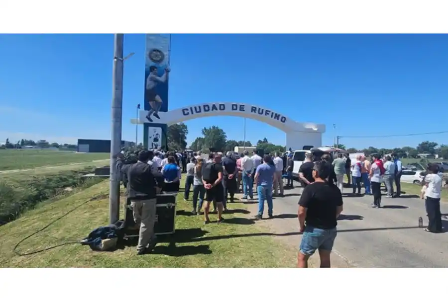 El último adiós a Amadeo Carrizo: una bandera de River y una imagen de su gran amigo
