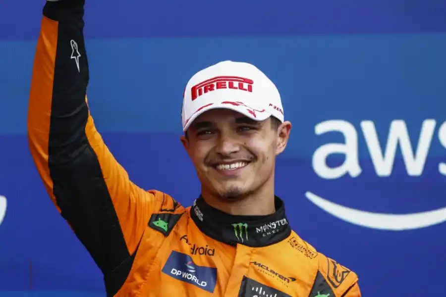 Vincularon a Lando Norris con Emilia Mernes, luego de una serie de interacciones entre las celebridades. 